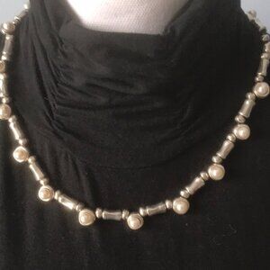 UNO de 50 White Pearl ALTERGO necklace